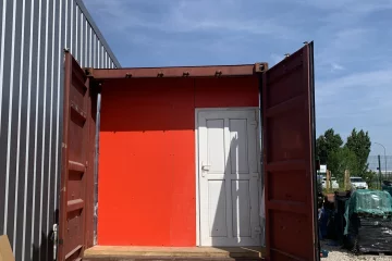 sas entrée - porte et plaques récupérées